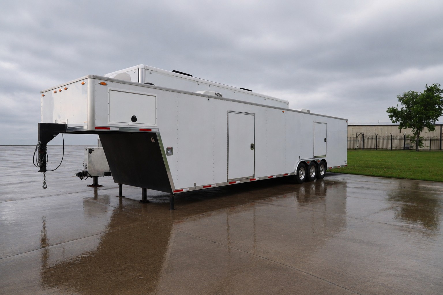 2FB58798-A8C8-44BD-AB41-73C141F24164 2021 Performax 40' Gooseneck, Loaded Available Today, (Trailer Only) - Image 1