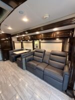 2021 Renegade Cascadia Triple Slide Totor - Image 11