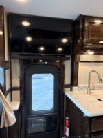 2021 Renegade Cascadia Triple Slide Totor - Image 17