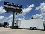 KW & 2013 T&E 44' Tilt Lift Gate Transporter, Bathroom W/Shower, Lounge, Pristine Rig - Image 6