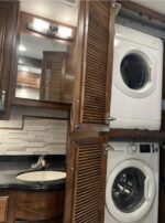 2020 Verona LE Triple Slide Coach, 49K Miles, 350HP Cummins, Washer/Dryer, Loaded - Image 25