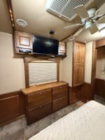 2015 NRC Triple Slide Coach, 120k Miles, Loaded - Image 8