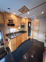 2014 ShowHauler Twin Tandem Totorhome, 342K Miles - Image 11