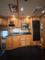 2014 ShowHauler Twin Tandem Totorhome, 342K Miles - Image 13