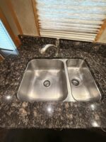 2014 ShowHauler Twin Tandem Totorhome, 342K Miles - Image 16