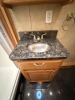 2014 ShowHauler Twin Tandem Totorhome, 342K Miles - Image 24