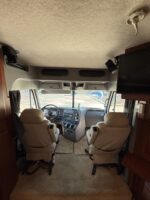 2007 Dynamax with 2010 United 28’ Trailer - Image 9
